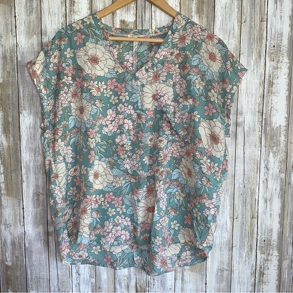 JODIFL Tops - Jodifl Vintage Floral Raw Hem Oversized Blouse
